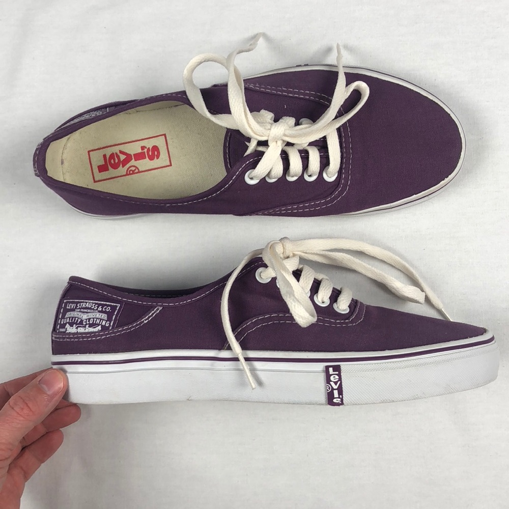 Levi’s low top lace women’s 9 Men’s size 7